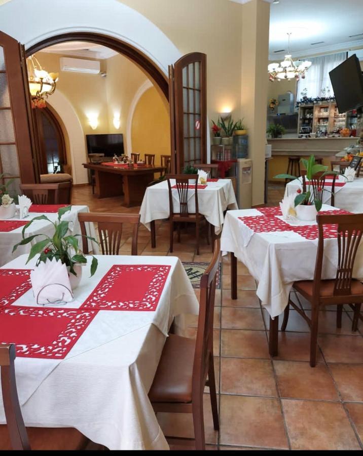 Hotel Nais Durres Exterior photo
