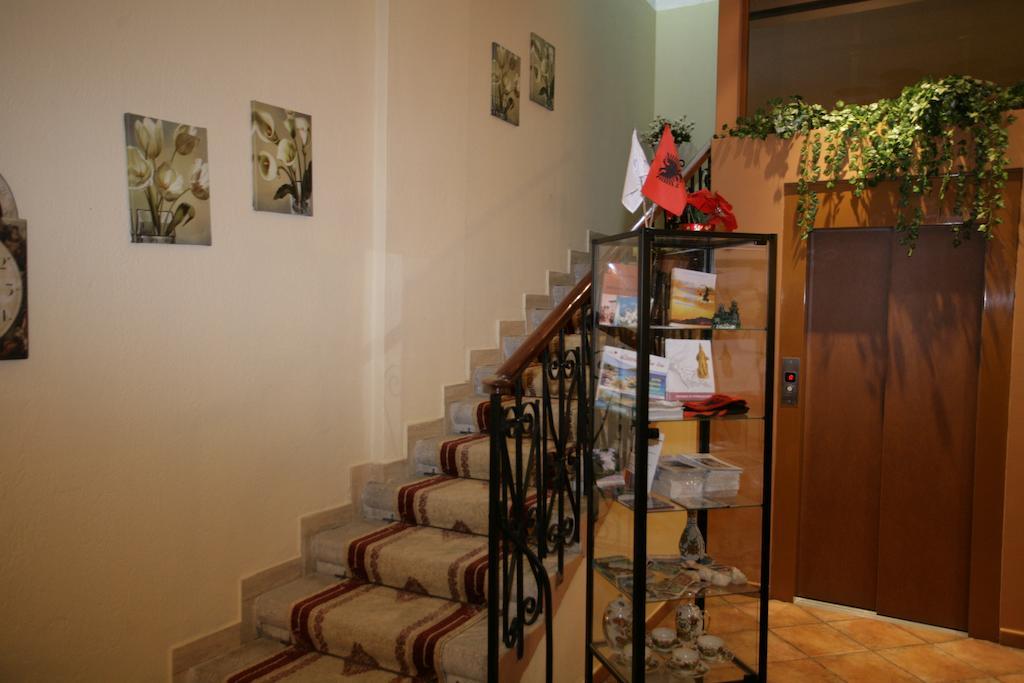 Hotel Nais Durres Exterior photo
