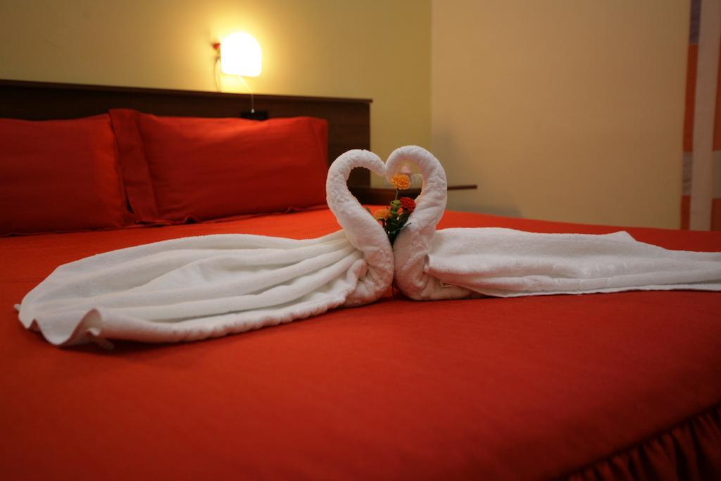 Hotel Nais Durres Exterior photo