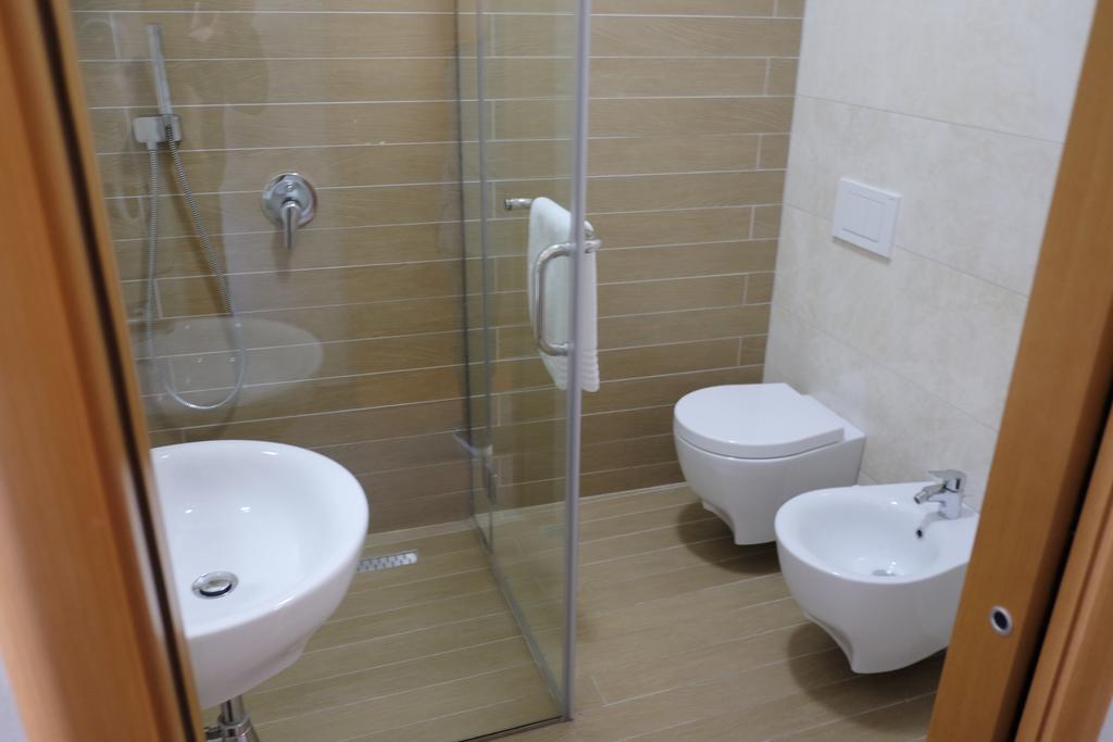 Hotel Nais Durres Exterior photo