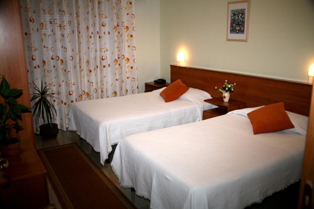 Hotel Nais Durres Exterior photo