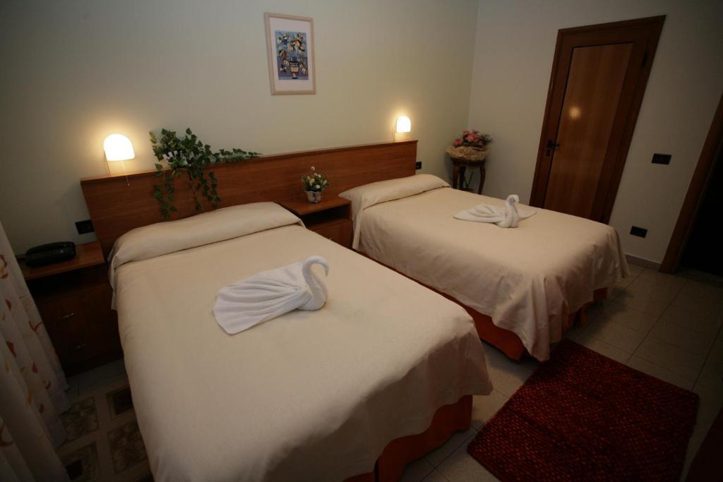 Hotel Nais Durres Exterior photo