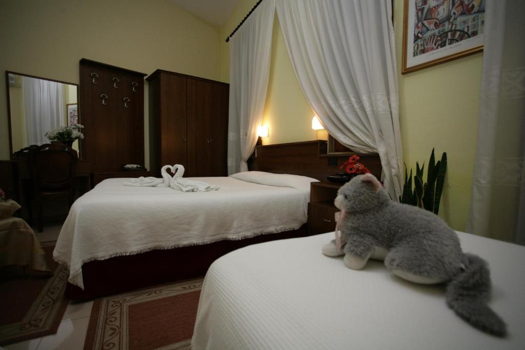 Hotel Nais Durres Exterior photo