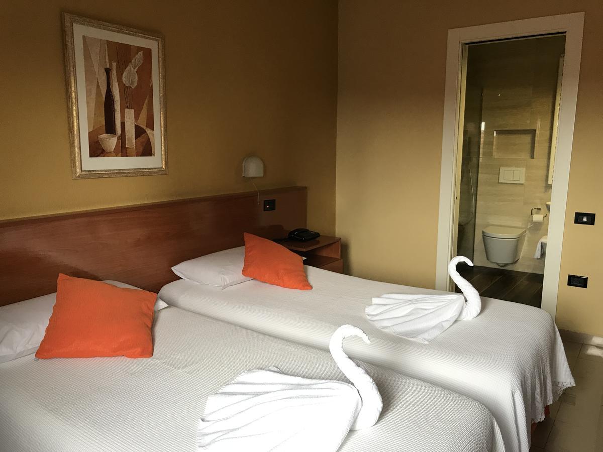 Hotel Nais Durres Exterior photo