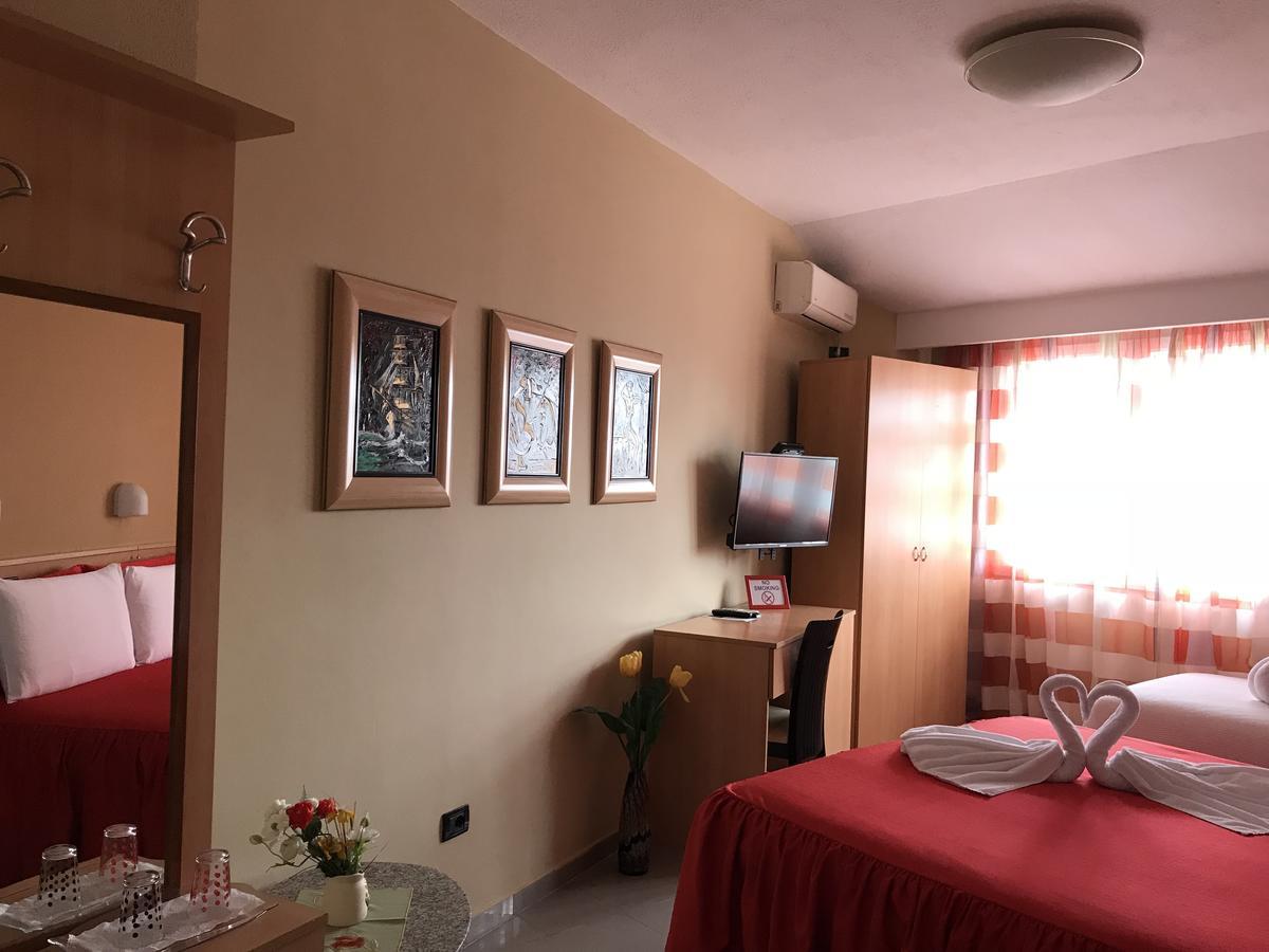Hotel Nais Durres Exterior photo