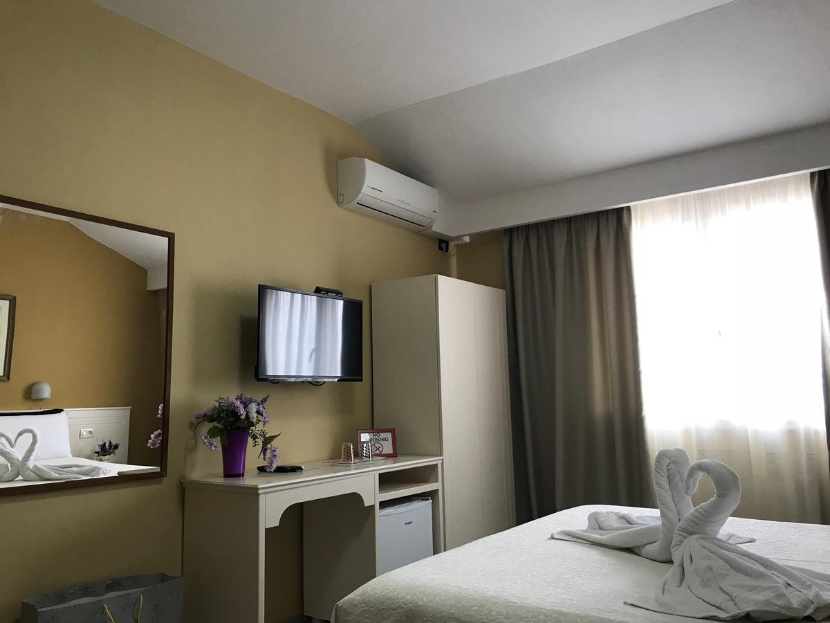 Hotel Nais Durres Exterior photo