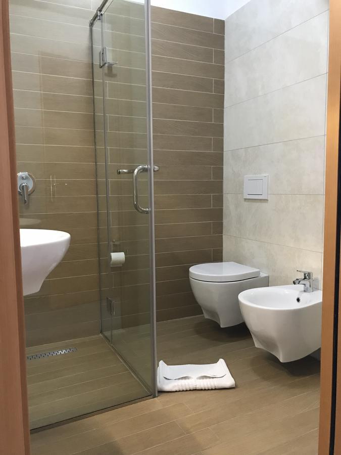 Hotel Nais Durres Exterior photo