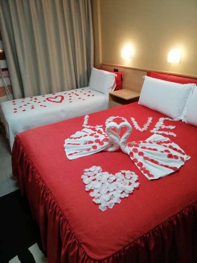Hotel Nais Durres Exterior photo